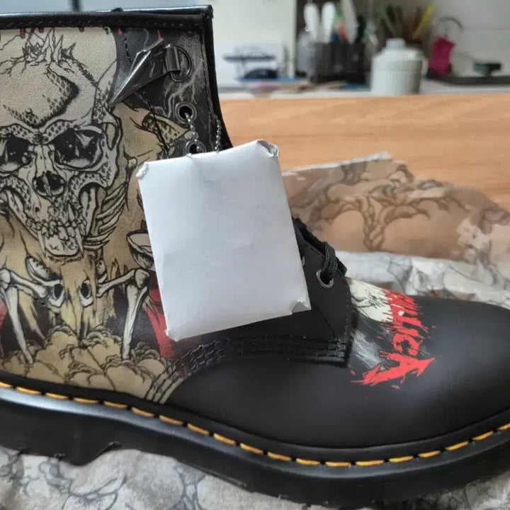 [BUNJANG] Dr. Martens Metallica Collaboration Limited Edition 1460 Boots (UK 9 / US 10) / 닥터마틴 메탈리카콜라보 한정판 1460 280(UK9) 새상품