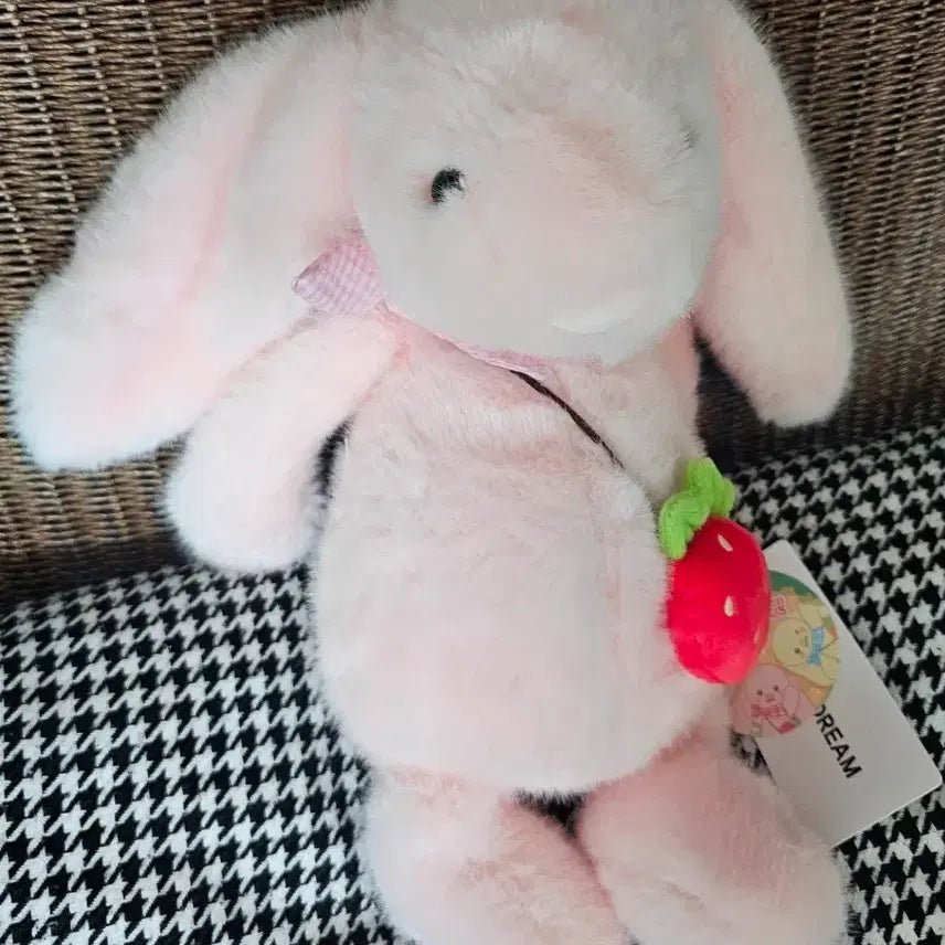 [BUNJANG] Pink Rabbit Plush Toy with Strawberry Accessory / [택 부착 신상품]토끼인형