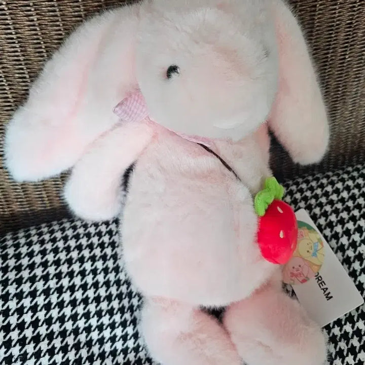 [BUNJANG] Pink Rabbit Plush Toy with Strawberry Accessory / [택 부착 신상품]토끼인형