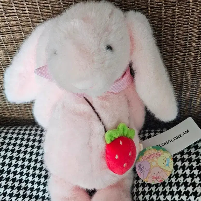 [BUNJANG] Pink Rabbit Plush Toy with Strawberry Accessory / [택 부착 신상품]토끼인형