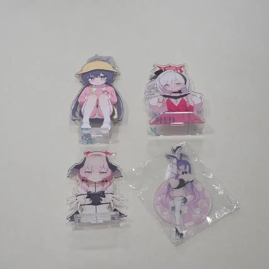 [BUNJANG] Blue Archive Yuna Acrylic Stand / 블루아카이브 &amp; 유나 아크릴 판매