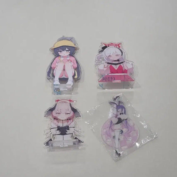 [BUNJANG] Blue Archive Yuna Acrylic Stand / 블루아카이브 &amp; 유나 아크릴 판매
