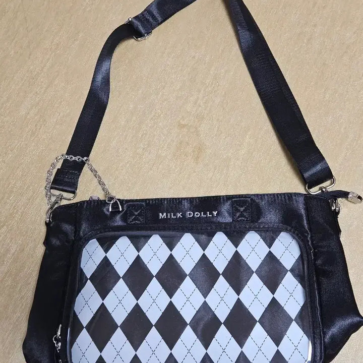 [BUNJANG] Huyuneko Checkerboard Satin Ita Bag Black / 후유네코 체커보드 새틴 이타백 블랙