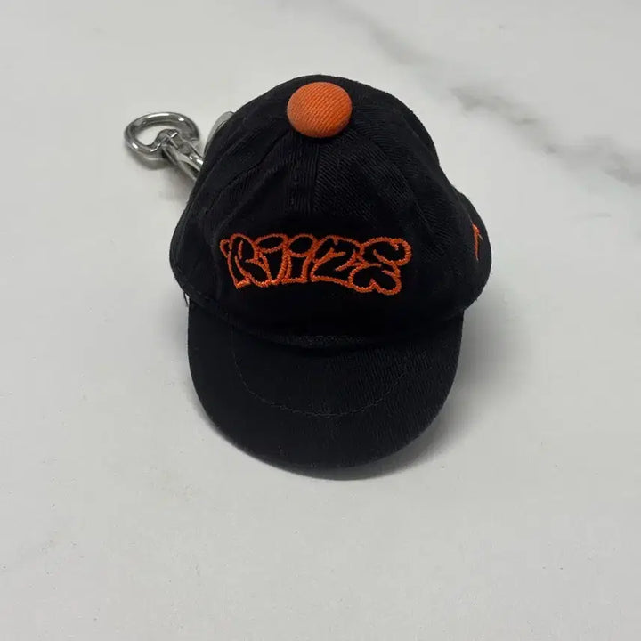 [BUNJANG] Everglow Ball Cap Keyring / 에버라이즈 볼캡 키링