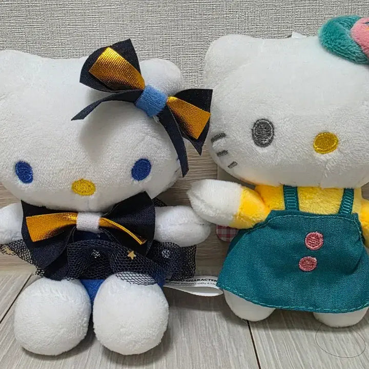 [BUNJANG] Sanrio Hello Kitty 2-Piece Set / 택포)산리오 헬로키티 2마리 세트 일괄판매