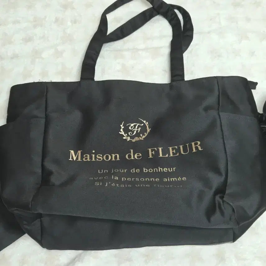 [BUNJANG] Maison de FLEUR Ita Bag Black x Tatsumi Feature 2 Can Badge Bundle Set / 메종드 플뢰르 이타백 블랙 앙스타 타츠미 피처2 캔뱃지 일괄