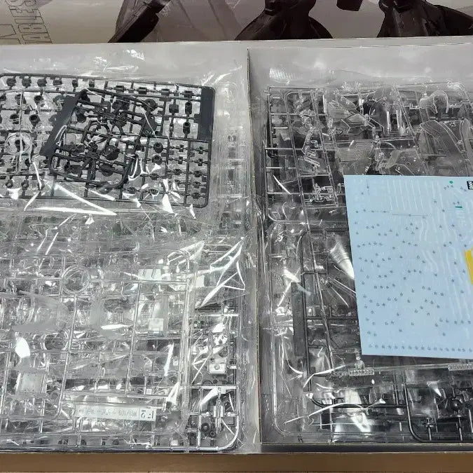 [BUNJANG] MG Sazabi Mechanical Clear Model Kit / MG 사자비 메카니컬 클리어 새제품