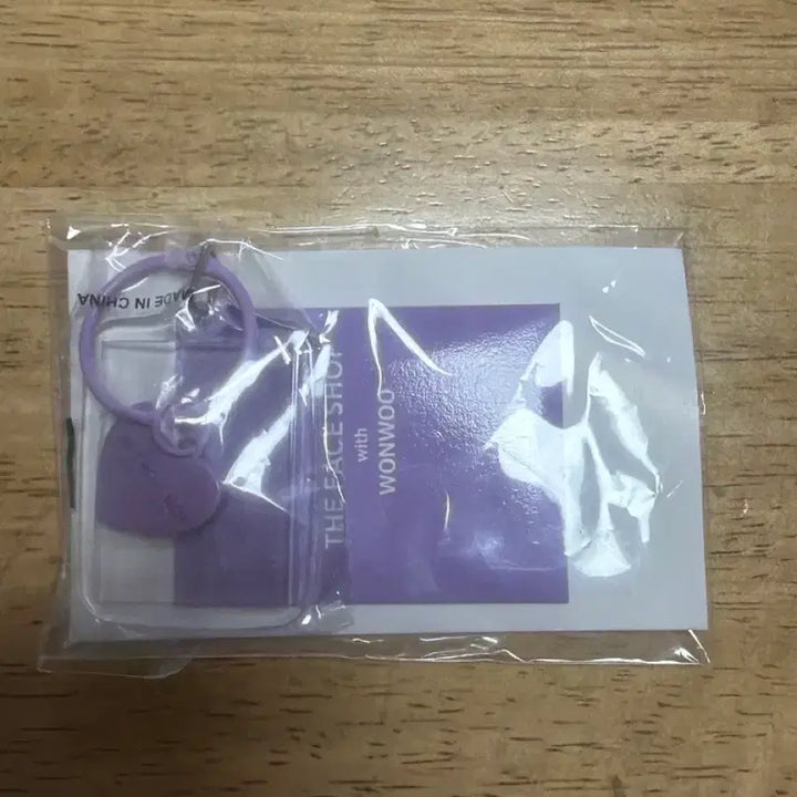 [BUNJANG] The Face Shop x [Artist/Group Name] Photocard Holder &amp; Keychain Set / 포토카드 홀더