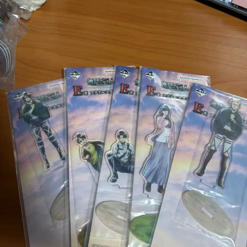 [BUNJANG] Attack on Titan Chocokko Acrylic Stands &amp; Badges / 진격의 거인 하위상 e f g상 초코노코 판매