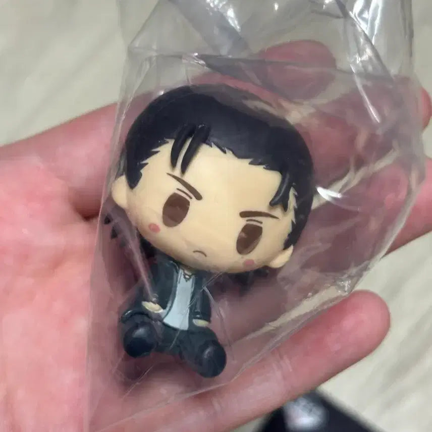[BUNJANG] Attack on Titan Kuji H Prize Eren Figure &amp; G Prize Eren Badge Set / (교환/판매)진격의 거인-각자의 결의 쿠지 H상, G상 에렌 세트