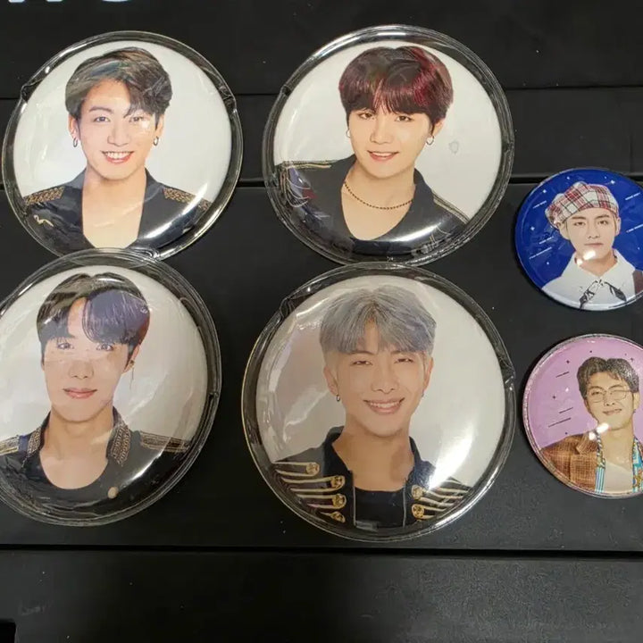 [BUNJANG] BTS Bundle Set Badges and Magnets / 방탄 뱃지.마그넷 일괄 양도