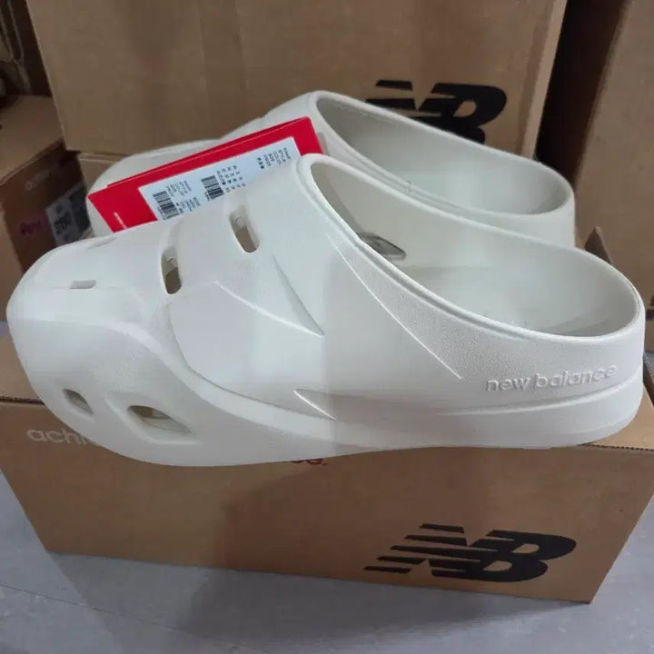 [SOLD OUT] 뉴발란스 SD5501IV 250사이즈 새상품