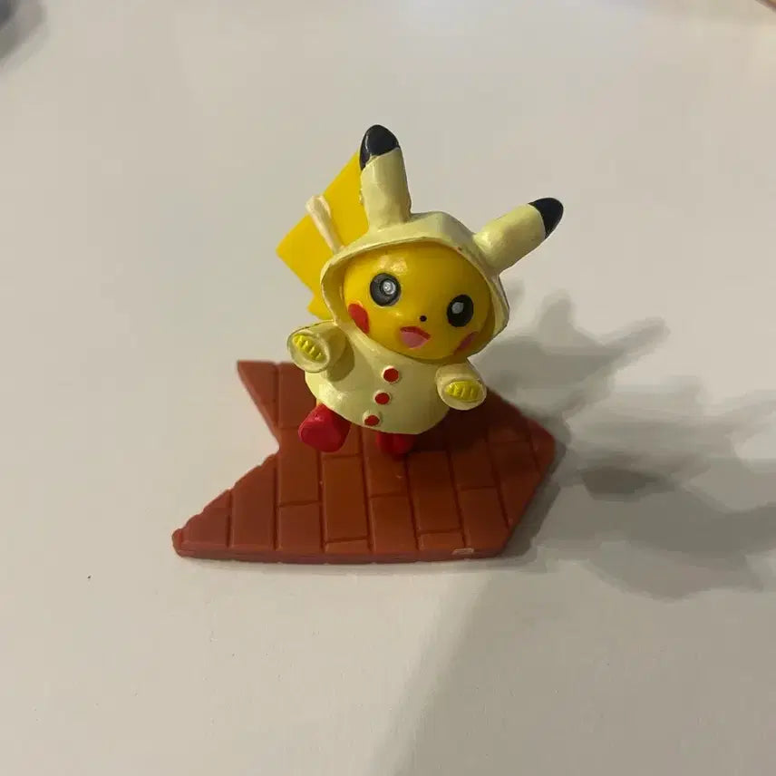 [BUNJANG] Pikachu Parade Raincoat Pikachu Sealed / 피카츄 대행진 우비 피카츄 미개봉