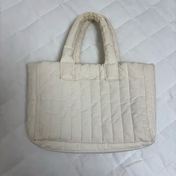 [BUNJANG] Sienne Padded Tote Bag Cream Ivory / 시엔느 패딩 토트백 크림 아이보리 (사용감 있음)
