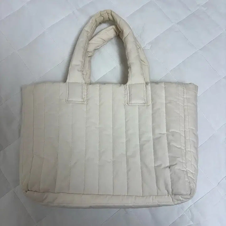 [BUNJANG] Sienne Padded Tote Bag Cream Ivory / 시엔느 패딩 토트백 크림 아이보리 (사용감 있음)