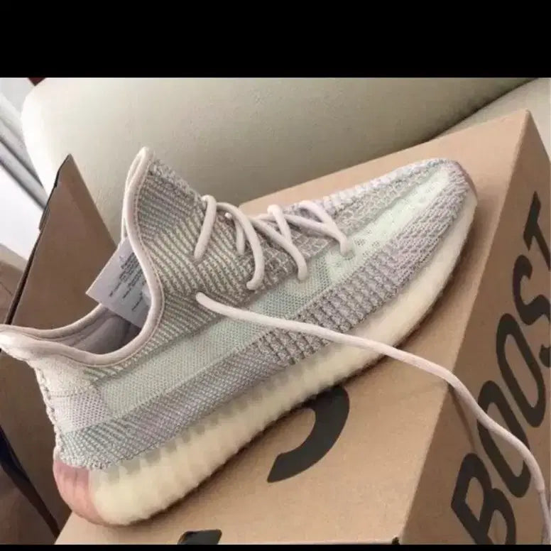 [BUNJANG] Adidas Yeezy Boost 350 V2 Citrin Non-Reflective Sneakers (Size 275) / 아디다스 이지 부스트 350 V2 시트린 - 논리플렉티브 275사이즈