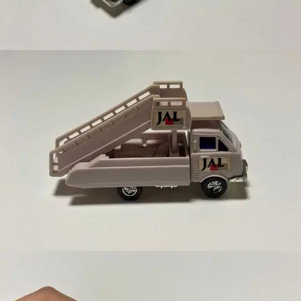 [BUNJANG] Tomica Airport Vehicles Set / [올드 미니카]공항 차량 4종 (토미카)