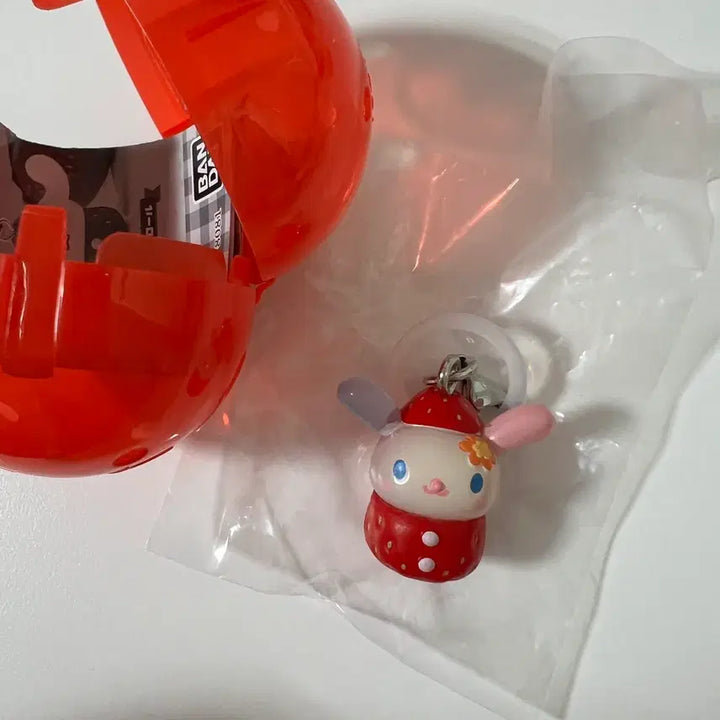 [BUNJANG] Bandai Sanrio Ichigo Strawberry Mesirushi Gacha Usahana / 반다이 산리오 이치고 딸기 메지루시 가챠 우사하나