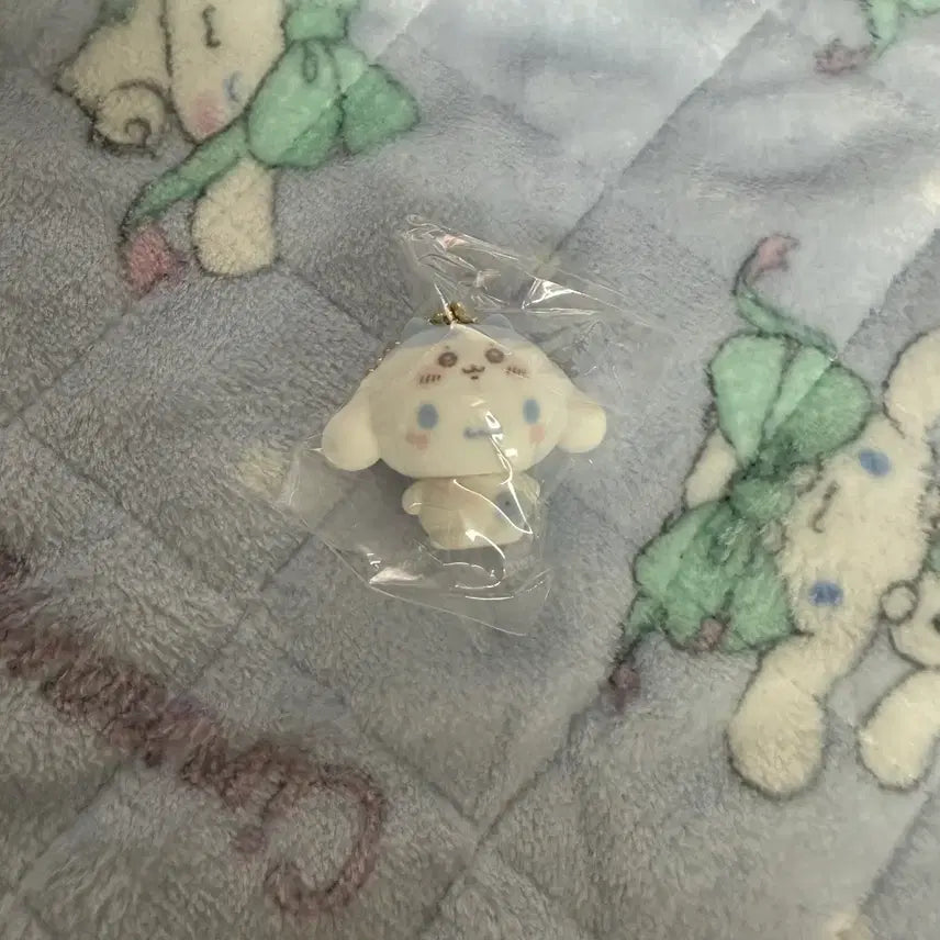 [BUNJANG] Chiikawa x Sanrio Cinnamoroll x Hachware Fluffy Keychain / 치이카와 산리오 콜라보 시나모롤 하치와레 플로키 키링
