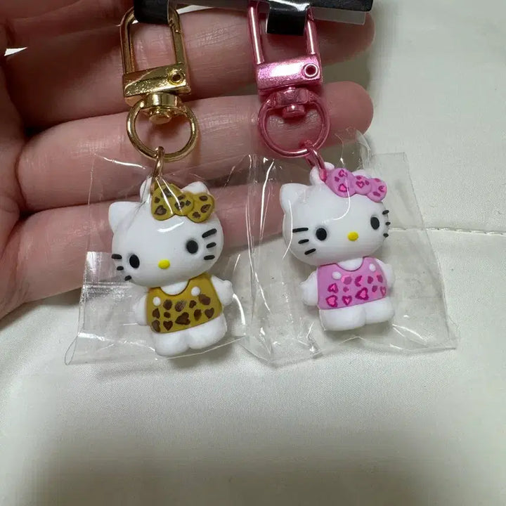 [BUNJANG] Hello Kitty Leopard Print Keychain (Set of 2) / 헬로키티 호피 키링 새상품 미개봉 판매중