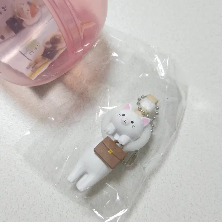 [BUNJANG] Gongbang Cat Figure Keychain White Cat / (미개봉 새상품) 출근 고양이 가챠 키링 흰고양이