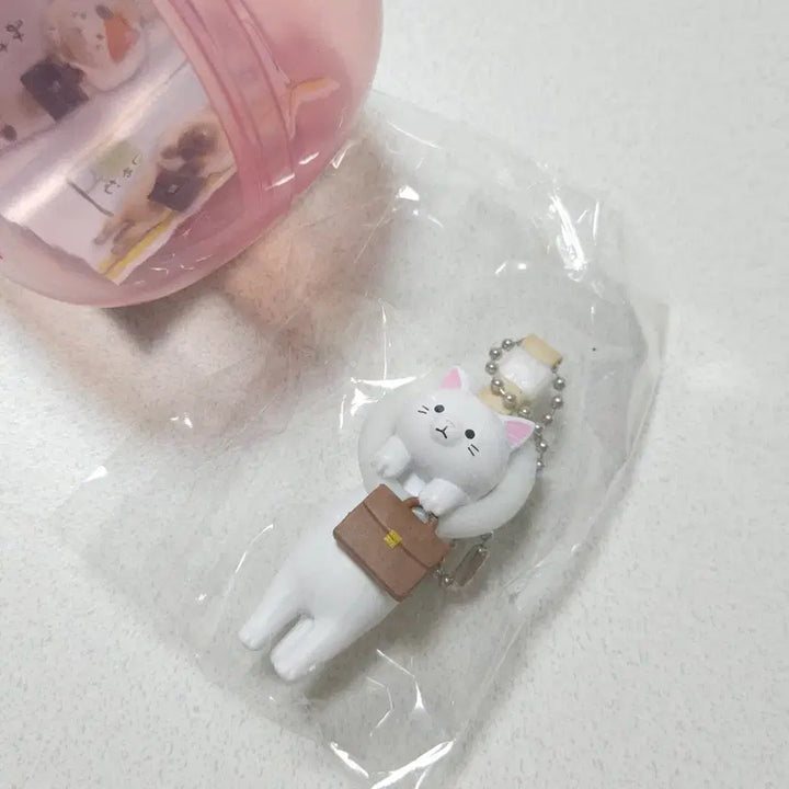 [BUNJANG] Gongbang Cat Figure Keychain White Cat / (미개봉 새상품) 출근 고양이 가챠 키링 흰고양이