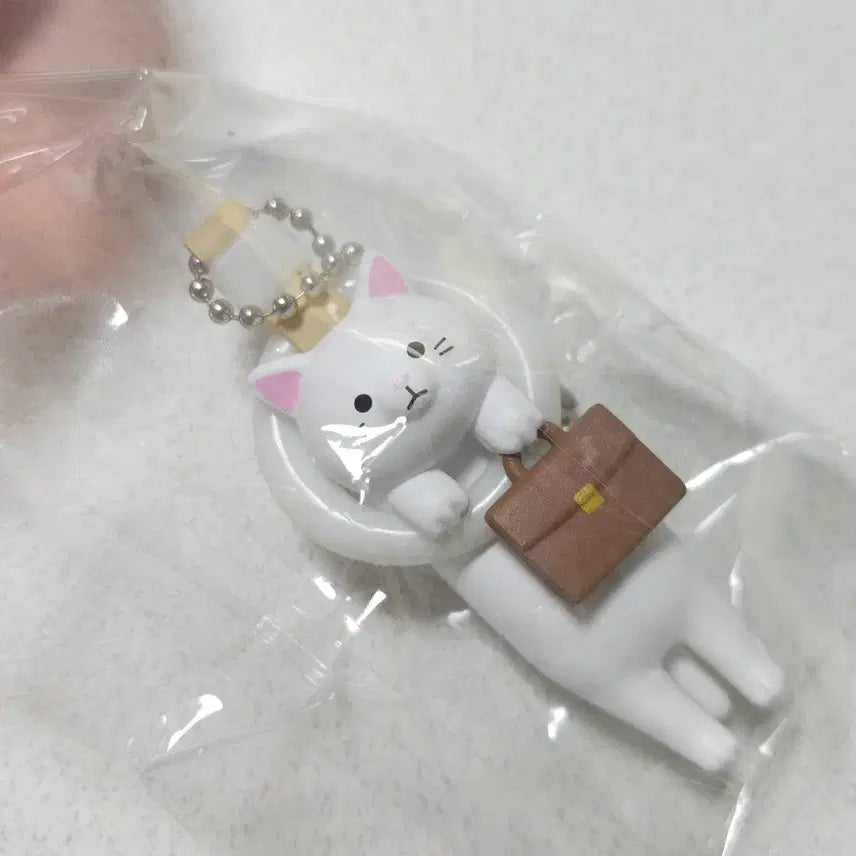 [BUNJANG] Gongbang Cat Figure Keychain White Cat / (미개봉 새상품) 출근 고양이 가챠 키링 흰고양이