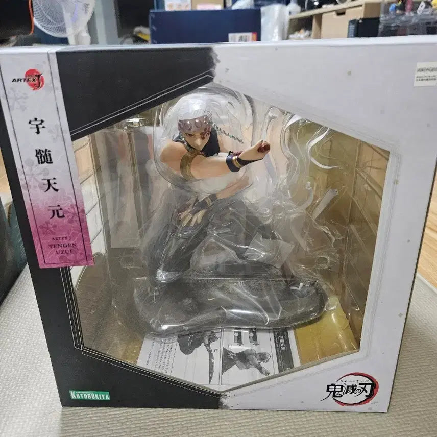 [BUNJANG] Kotobukiya Tengen Uzui Figure (Sealed) / 귀멸의 칼날 코토부키야 텐겐 (미개봉 새상품)