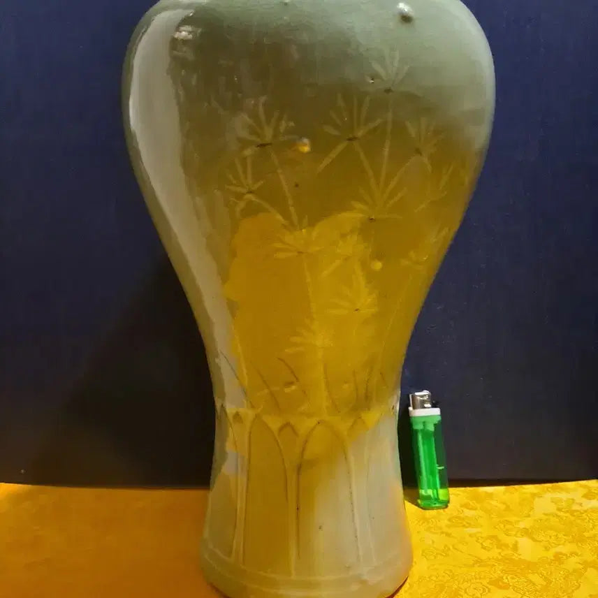 [BUNJANG] Celadon Vase with Inlaid Bamboo Design / 비취색 상감청자 매병