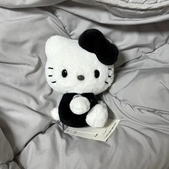 [BUNJANG] Hello Kitty 50th Anniversary Doll / 헬로키티 50주년 인형