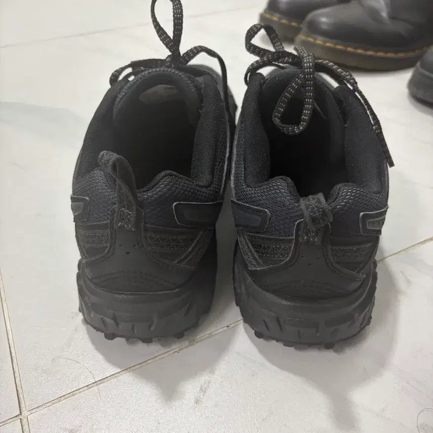 [BUNJANG] New Balance 410v5 2E Wide Black Running Shoes / 뉴발란스 410v5 블랙 - 2E 와이드