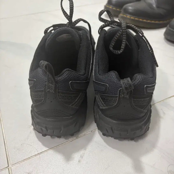 [BUNJANG] New Balance 410v5 2E Wide Black Running Shoes / 뉴발란스 410v5 블랙 - 2E 와이드