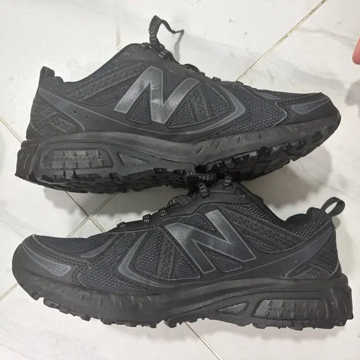 [BUNJANG] New Balance 410v5 2E Wide Black Running Shoes / 뉴발란스 410v5 블랙 - 2E 와이드