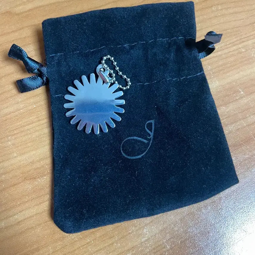 [BUNJANG] BLACKPINK Jennie Beats Popup Keyring Charm + Pouch Set / 블랙핑크 제니 비츠 팝업 키링 참 + 파우치