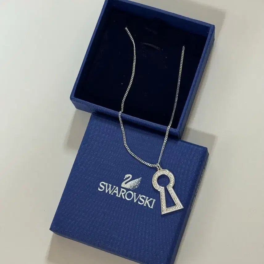 [SOLD OUT] 스와로브스키 열쇠 목걸이 (새제품)