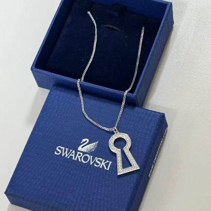 [SOLD OUT] 스와로브스키 열쇠 목걸이 (새제품)