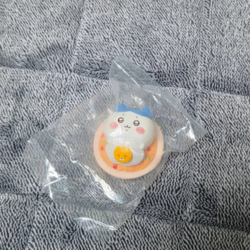 [BUNJANG] Kakao Friends x Chiikawa Hachiware Figure Keyring (Sealed) / (미개봉 새상품) 카카오프렌즈 치이카와 콜라보 하치와레 피규어 키링