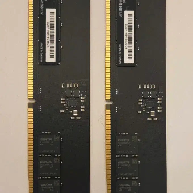 [BUNJANG] ESSENCORE KLEVV DDR5 16GB (8GB x 2) RAM with Heatsink / [판매] 에센코어 KLEVV DDR5 16GB(8GB * 2) + 방열판