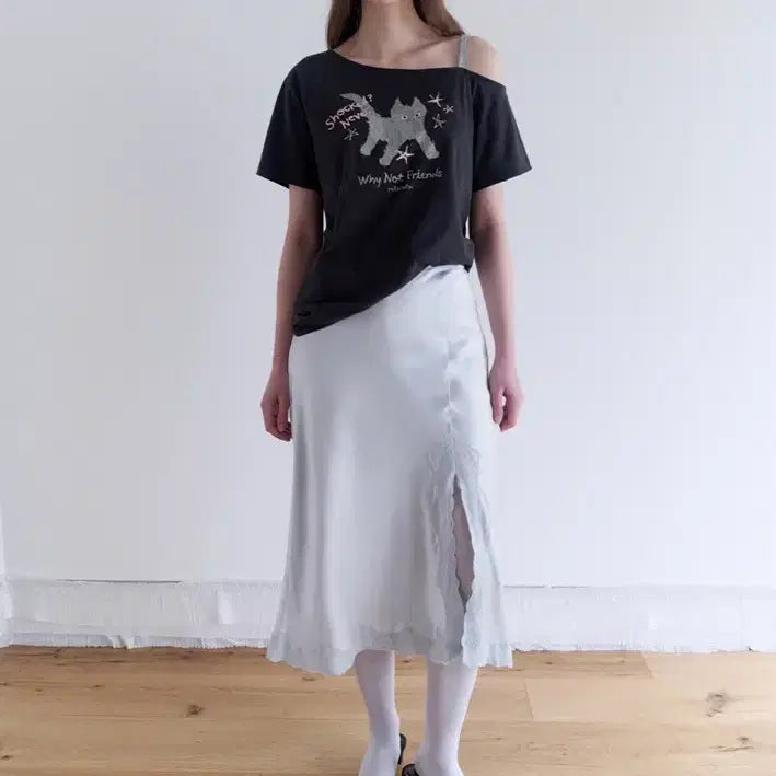 [BUNJANG] Rollercoaster Jang Won-young One-Shoulder T-Shirt / 장원영 로라로라 원숄더 티셔츠