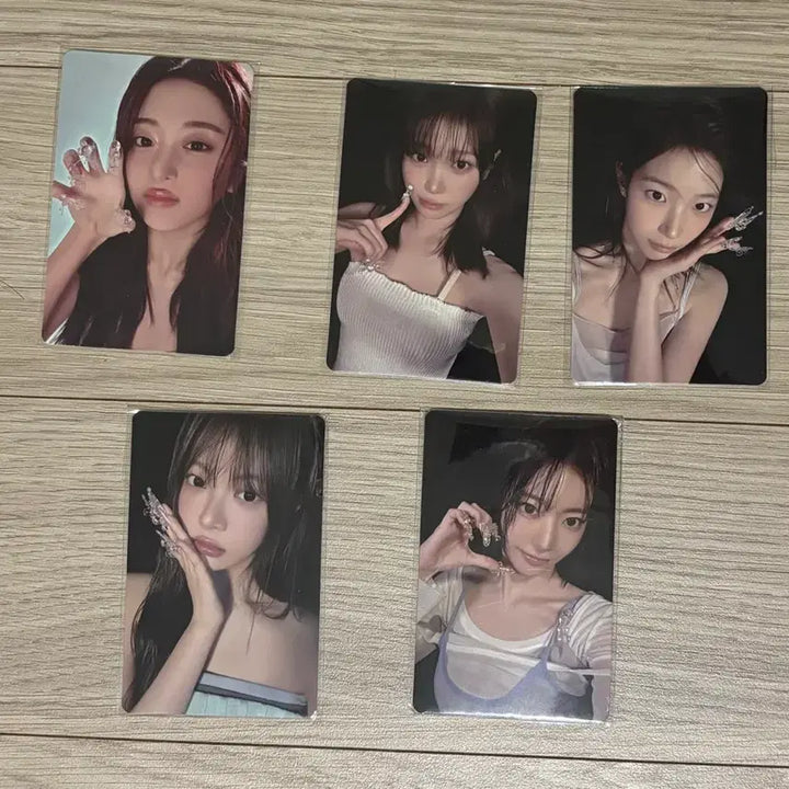 [BUNJANG] LE SSERAFIM Photocard Set (5 Types) / 르세라핌 포토카드 5종 세트 판매