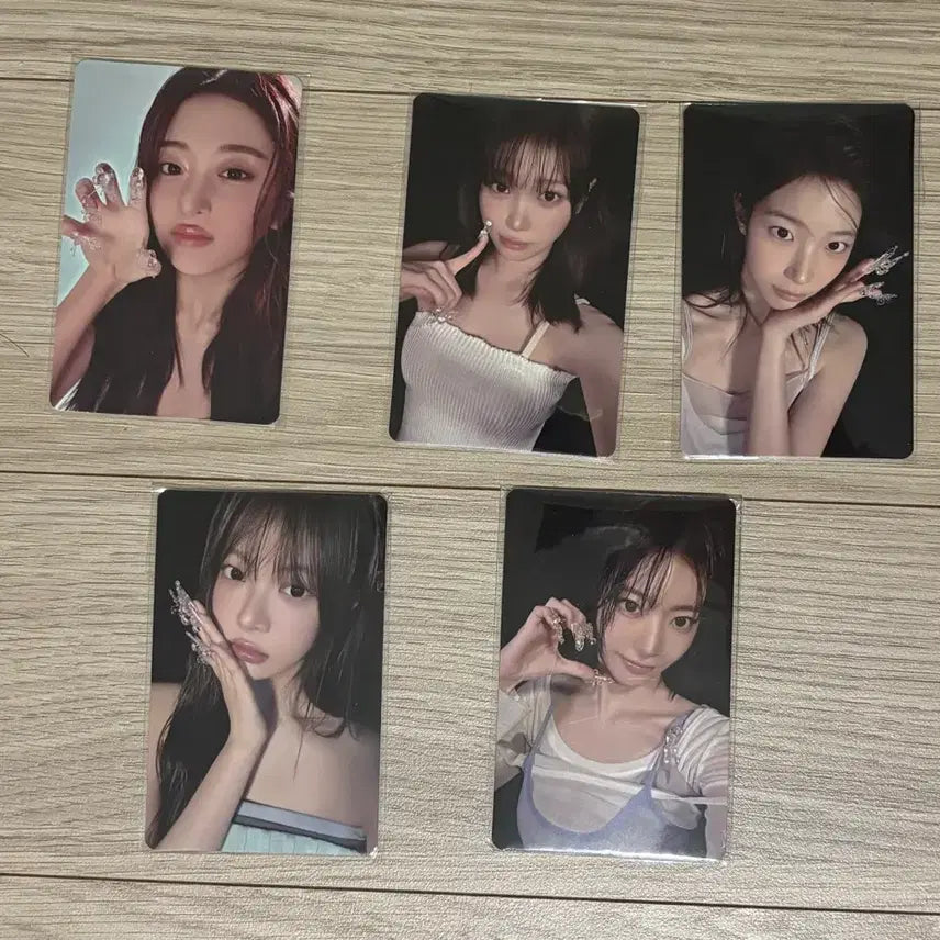 [BUNJANG] LE SSERAFIM Photocard Set (5 Types) / 르세라핌 포토카드 5종 세트 판매