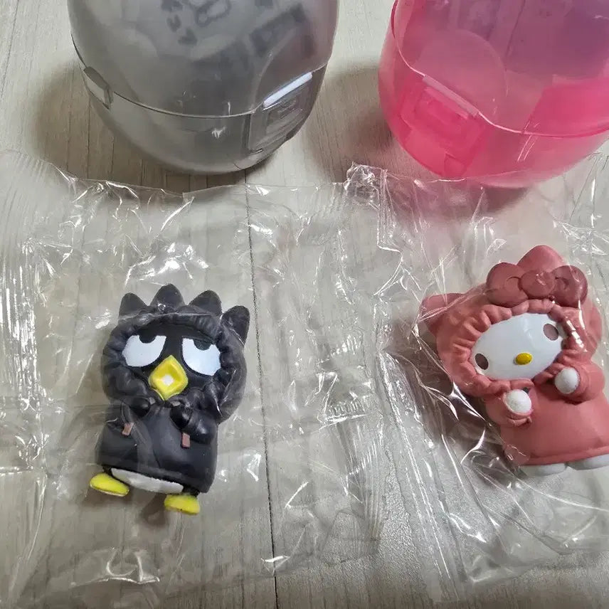 [BUNJANG] Sanrio Hood Gacha Figures (Badtz-Maru, Hello Kitty) / 산리오 후드 가챠 (바츠마루, 헬로키티)
