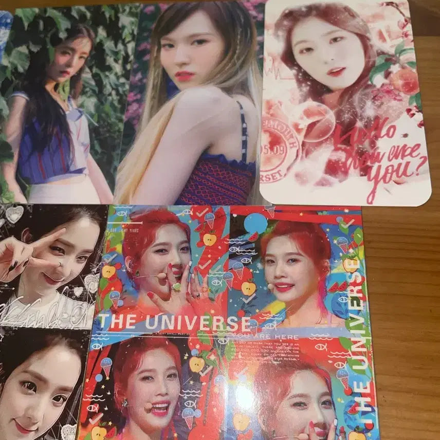 [BUNJANG] Red Velvet Photocard &amp; Sticker Set / 레드벨벳 포토카드 세트. 위- 포토카드, 아래- 스티커.