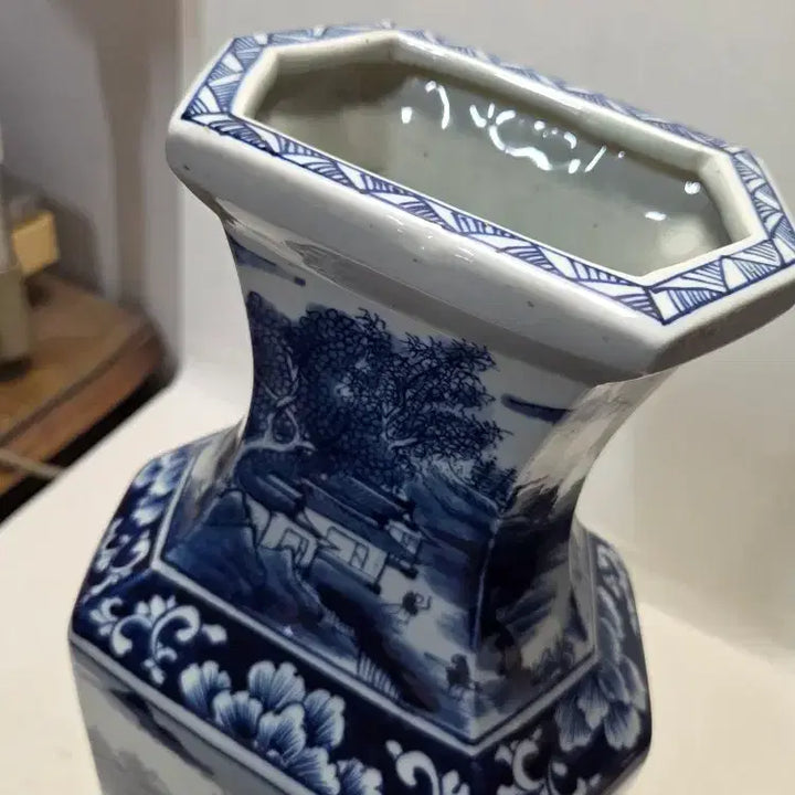 [BUNJANG] Large Cobalt Blue Celadon Porcelain Landscape Royal Large Vase (Height 43cm, Weight 2.7kg) / 대형 청대 청화백자 산수문 황실 대화병 높이43cm무게2.7kg 할인처분