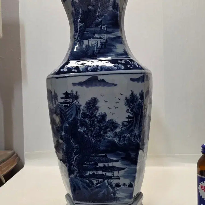 [BUNJANG] Large Cobalt Blue Celadon Porcelain Landscape Royal Large Vase (Height 43cm, Weight 2.7kg) / 대형 청대 청화백자 산수문 황실 대화병 높이43cm무게2.7kg 할인처분