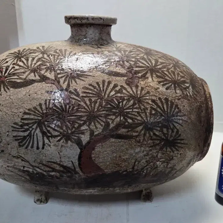 [BUNJANG] Large Joseon Dynasty Iron-Painted Magpie and Tiger General Jar (38cm Width, 30cm Height, 6.1kg) / 대형 송대 철화 까치호랑이 장군병  가로38cm세로30cm무게6.1kg