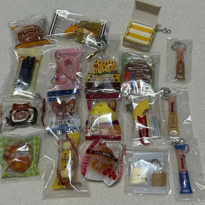 [BUNJANG] J-Dream Classic Bread Gacha Collection / 음식가챠 제이드림 고전빵가챠 판매합니다(카스테라, 핑크츄러스, 소금빵 등