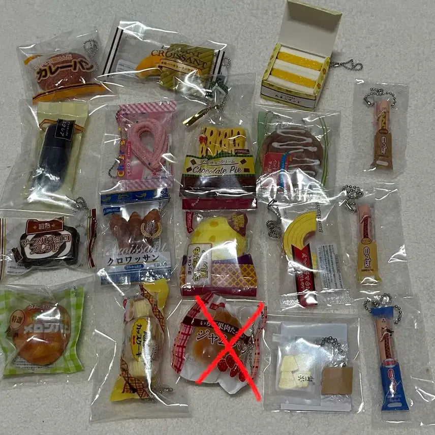 [BUNJANG] J-Dream Classic Bread Gacha Collection / 음식가챠 제이드림 고전빵가챠 판매합니다(카스테라, 핑크츄러스, 소금빵 등