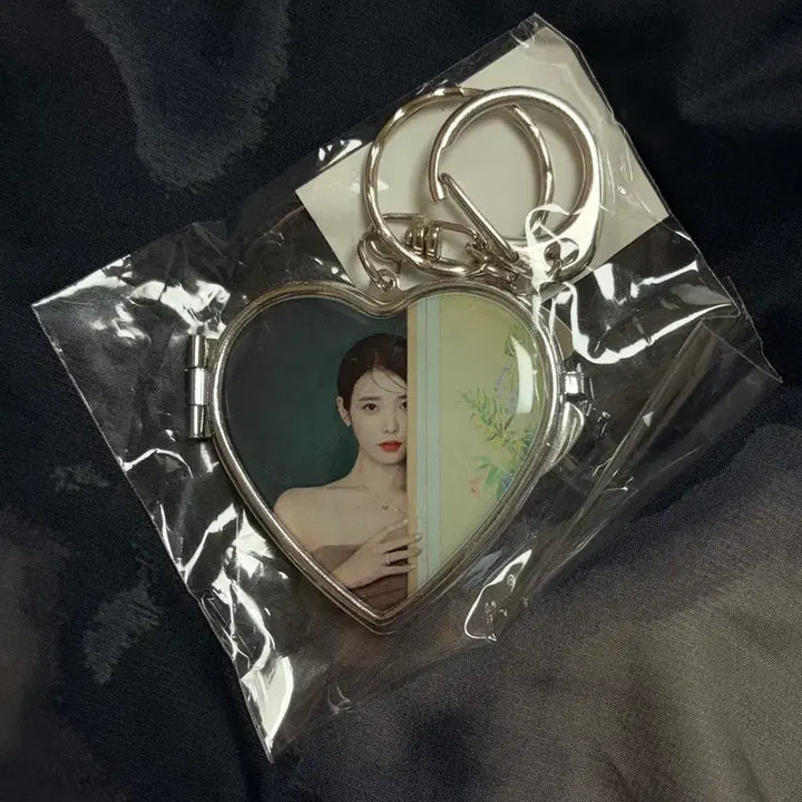 [BUNJANG] IU J.ESTINA Rocket Pendant Keyring / 아이유 제이에스티나 로켓 펜던트 키링