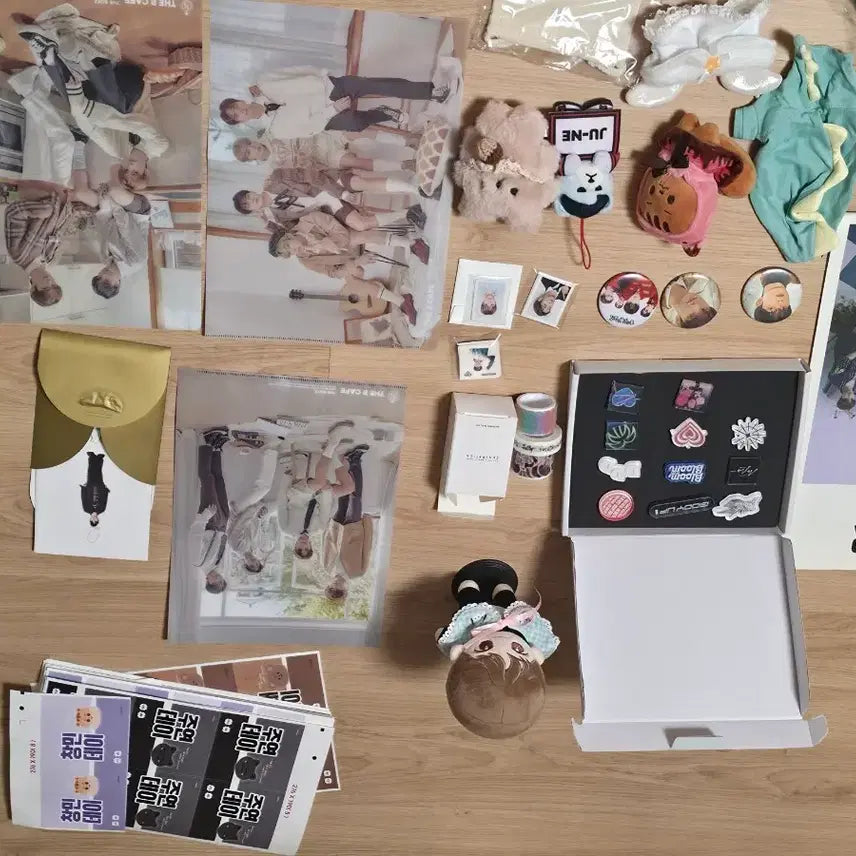 [BUNJANG] The Boyz x Sanrio Collaboration Goods / 더보이즈  &amp; 산리오 굿즈